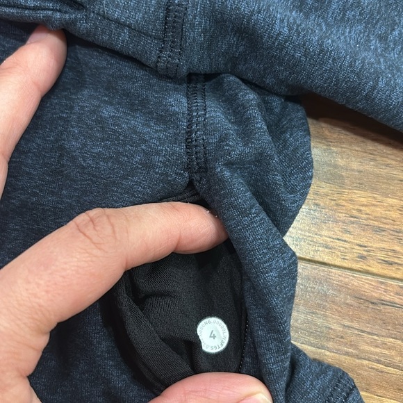 Lululemon Size 4 Top and Sports Bra - Picture 9 of 11